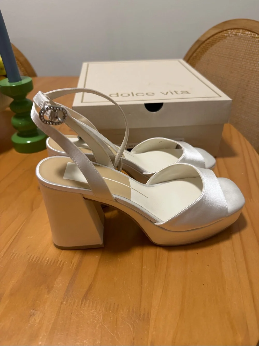 BRAND NEW Dolce Vita Felicia white satin block heels Size 8